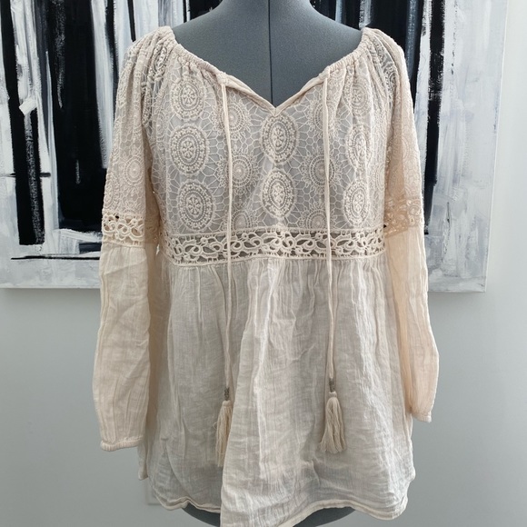 Sundance Tops - Sundance lace top